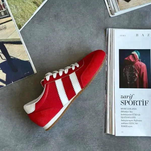 Vega Sneaker